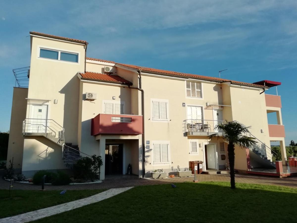 Villa „Drei Palmen“ Sveti Filip i Jakov Ngoại thất bức ảnh