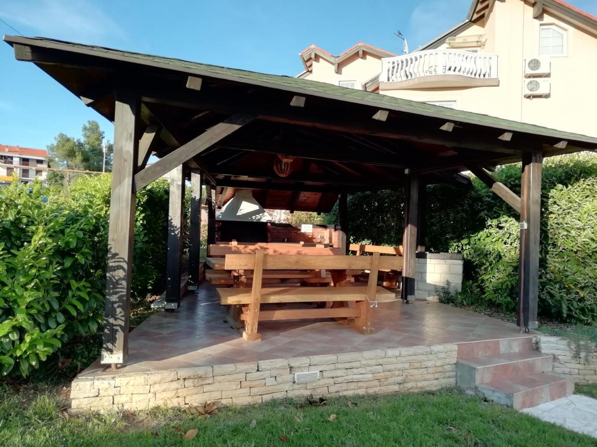 Villa „Drei Palmen“ Sveti Filip i Jakov Ngoại thất bức ảnh